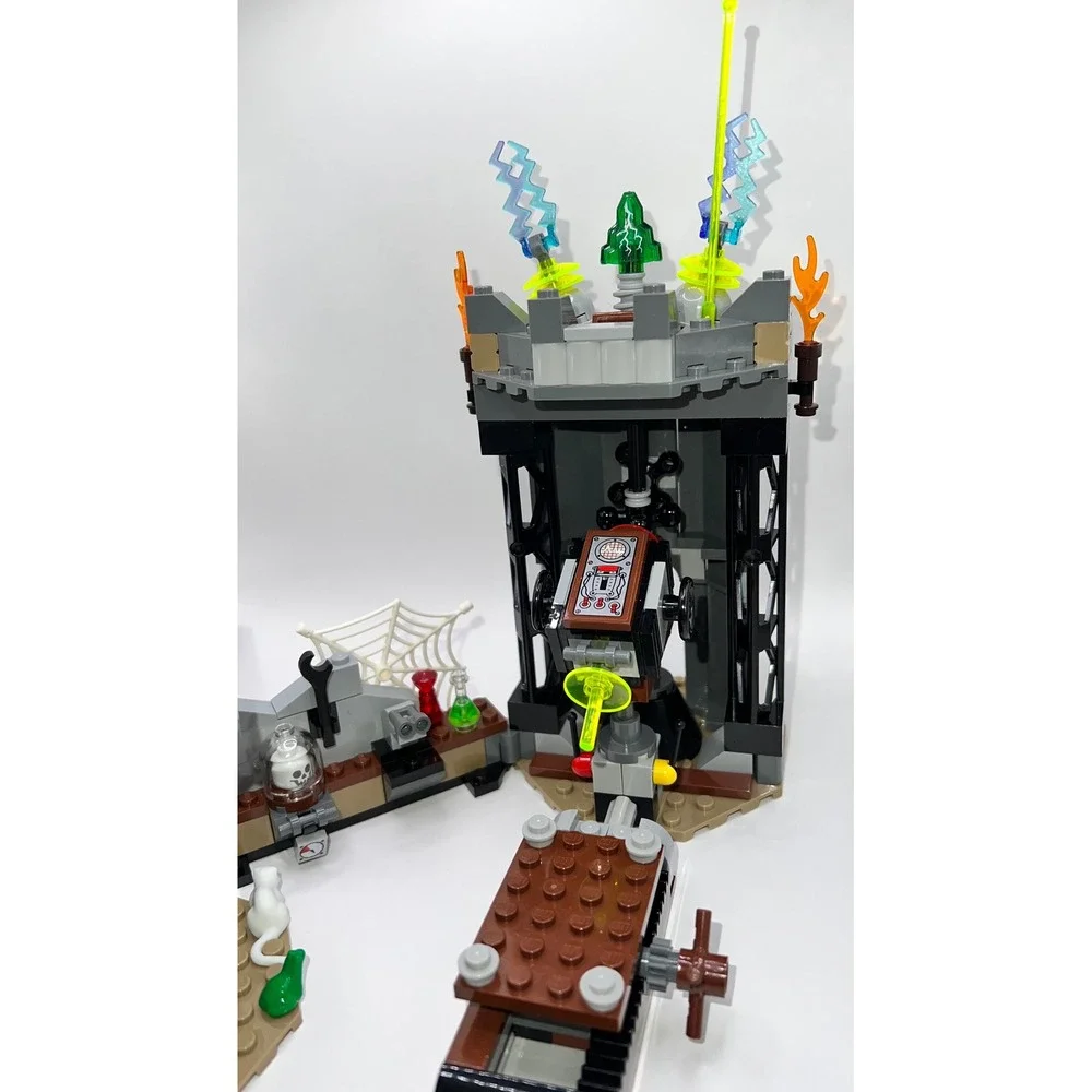 LEGO Monster Fighters The Crazy Scientist and His Monster 9466 100% Complete